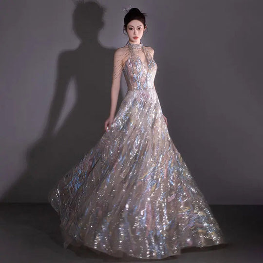 The elegant halter-neck slimming evening gown for women suits various occasions like banquet hosting with high-end charm. Beauty hair & fashionfj